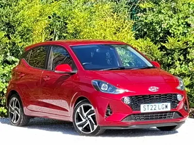 Used Hyundai i10 Premium 67 HP (49 kW) 2022 Red Hatchback