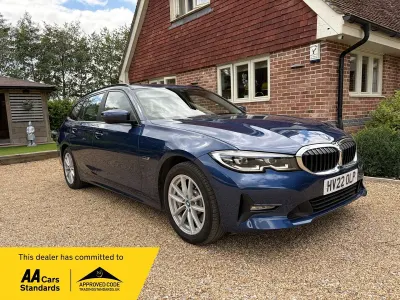 Used BMW 330e Comfort Edition 292 HP (214 kW) 2022 Blue Estate