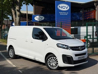 Usado Vauxhall Vivaro 100 HP (73 kW) 2023 Branco Monovolume