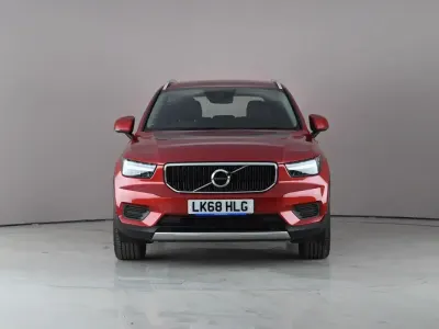 Begagnad Volvo XC40 Momentum 2018 Röd SUV