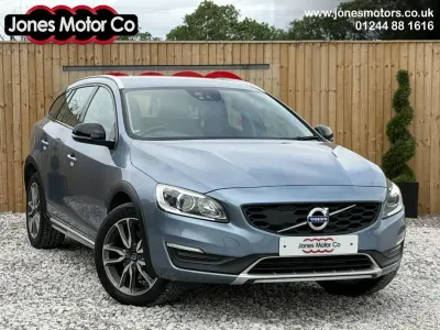 Used Volvo V60 CC 190 HP (139 kW) 2017 Blue Estate