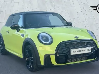 Used Mini Cooper Premium 136 HP (100 kW) 2024 Zesty yellow Hatchback
