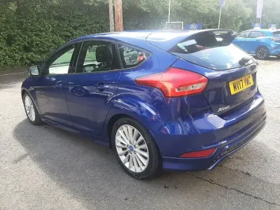 Used Ford Focus ST-Line 125 HP (91 kW) 2017 Deep impact blue Hatchback
