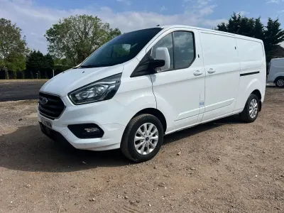 Used Ford Transit Custom Limited 130 HP (95 kW) 2022 White Van