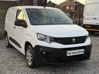 Begagnad Peugeot Partner 131 HK (96 kW) 2021 Vit Minibuss