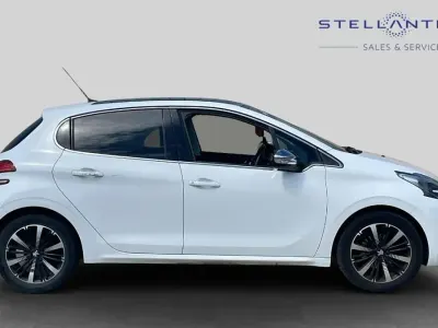 Second-hand Peugeot 208 Allure Premium 81 CP (59 kW) 2018 Alb Hatchback