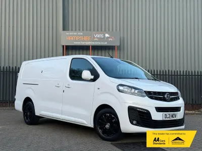 Second-hand Vauxhall Vivaro Sportive 100 CP (73 kW) 2021 Alb Monovolum