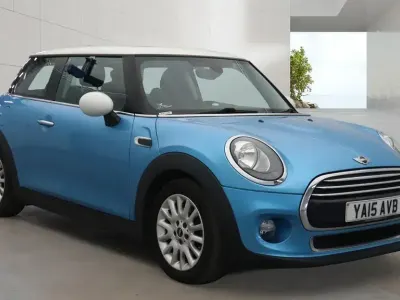 Usado Mini Cooper Hatch 136 HP (100 kW) 2015 Azul Citadino