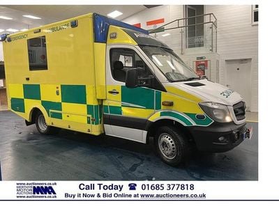 Used Mercedes Sprinter 190 HP (139 kW) 2015 Yellow Van