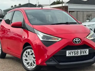 Used Toyota Aygo X-play 72 HP (52 kW) 2018 Red Hatchback