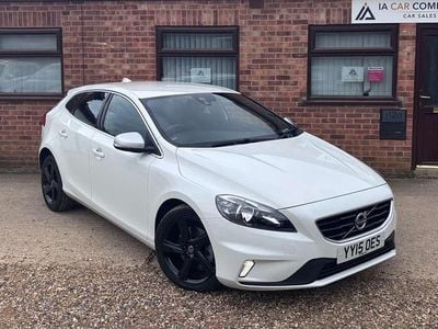 Used Volvo V40 R-Design 120 HP (88 kW) 2015 White Hatchback