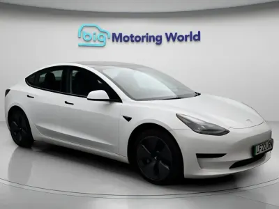 Used Tesla Model 3 Standard Range Plus 222 kW (302 HP) 2021 White Sedan