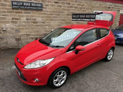 Used Ford Fiesta Zetec 82 HP (60 kW) 2012 Red Hatchback