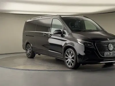 Używany Mercedes V220 Premium 163 KM (119 kW) 2024 Czarny Minivan