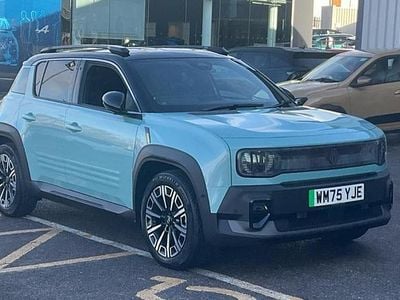 Special bicolour solid cumulus blue with diamond black roof New 2025 Renault R4 Iconic Estate | £24,597