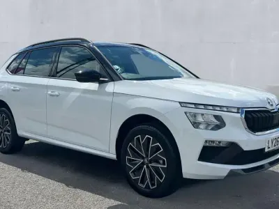 New Skoda Kamiq Design Edition 116 HP (85 kW) 2026 Moon white metallic black magic pearl effect SUV