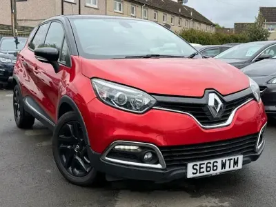 Used Renault Captur Dynamique 90 HP (66 kW) 2016 Red SUV