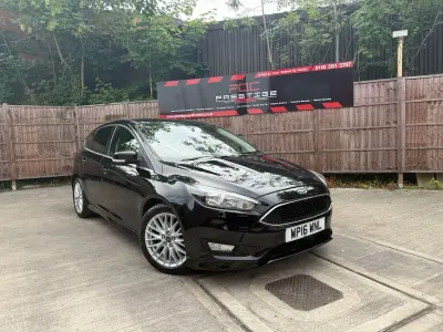 Used Ford Focus Zetec 120 HP (88 kW) 2016 Black Hatchback