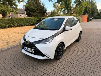 Used Toyota Aygo X-play 69 HP (50 kW) 2015 White Hatchback