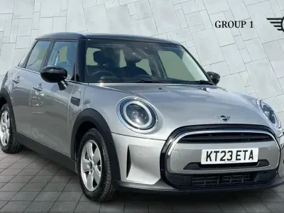 Begagnad Mini Cooper Classic 136 HK (100 kW) 2023 Silver Halvkombi