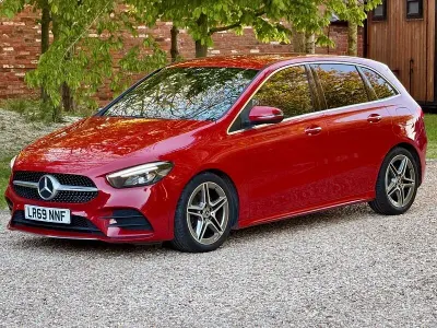 Käytetty Mercedes B220 AMG Line Premium 2019 Punainen Tila-auto