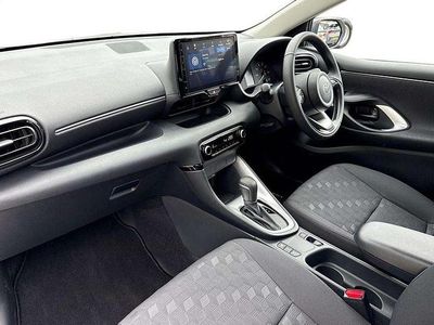 Used Toyota Yaris Hybrid 113 HP (83 kW) 2025 White Hatchback