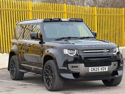 Używany Land Rover Defender SE Dynamic 350 KM (257 kW) 2025 Czarny SUV