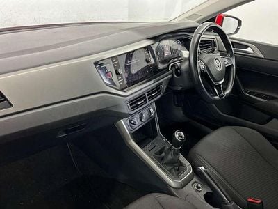 Begagnad VW Polo SE 95 HK (69 kW) 2018 Röd Halvkombi