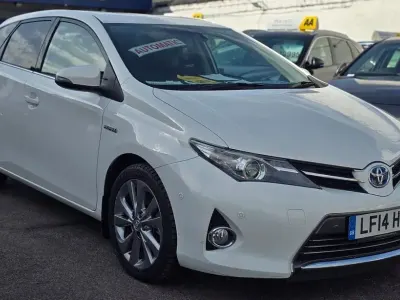 Usado Toyota Auris Hybrid