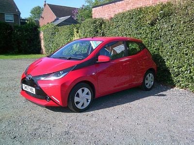 Used Toyota Aygo X-play 68 HP (50 kW) 2018 Red Hatchback