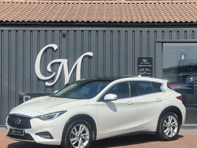 Used Infiniti Q30 Premium 109 HP (80 kW) 2017 White Hatchback