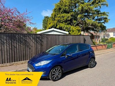 Używany Ford Fiesta Titanium 100 KM (73 kW) 2017 Niebieski Hatchback