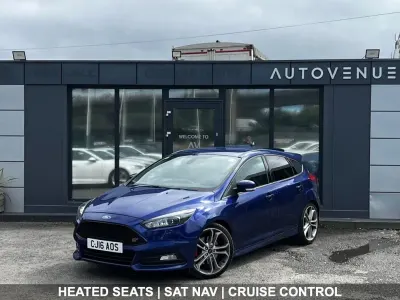 Used Ford Focus ST 250 HP (183 kW) 2016 Blue Hatchback