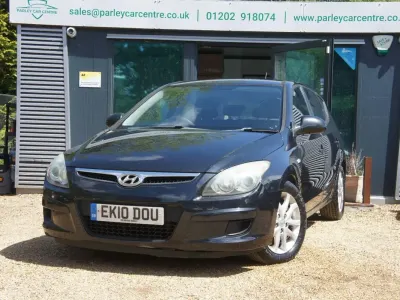 Begagnad Hyundai i30 Comfort 116 HK (85 kW) 2010 Svart Halvkombi