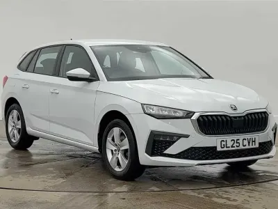 Gebraucht Skoda Scala SE 115 PS (84 kW) 2025 Weiß Kleinwagen