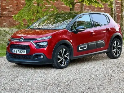 Begagnad Citroën C3 PureTech 2021 Röd Halvkombi