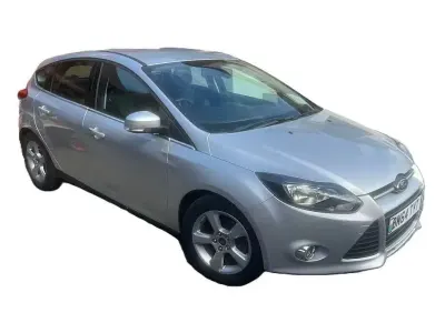 Begagnad Ford Focus Zetec 125 HK (91 kW) 2014 Silver Halvkombi