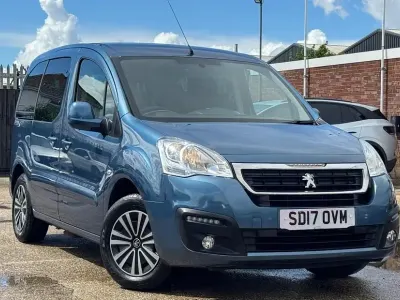 Used Peugeot TePee Allure 100 HP (73 kW) 2017