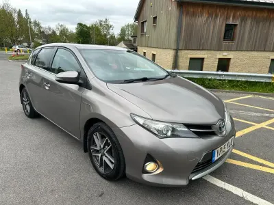 Usado Toyota Auris Hybrid