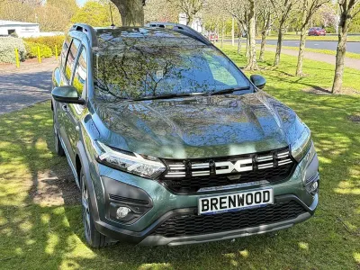 Second-hand Dacia Jogger Expression 110 CP (80 kW) 2025 Verde Monovolum