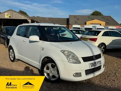 Used Suzuki Swift GLX 102 HP (75 kW) 2005 White Hatchback