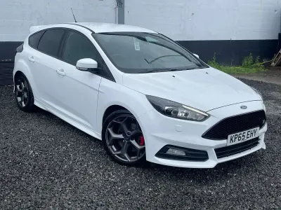 Used Ford Focus ST 185 HP (136 kW) 2015 White Hatchback