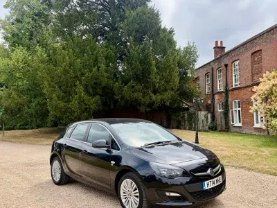 Used Vauxhall Astra Excite 2014 Black Hatchback