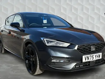 Begagnad Seat Leon Black Edition 2026 Grå Halvkombi