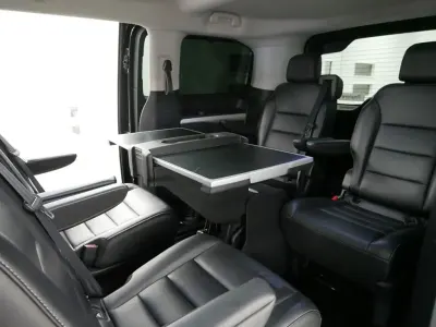 Używany Peugeot Traveller Business-Line 180 KM (132 kW) 2019 Czarny Minivan