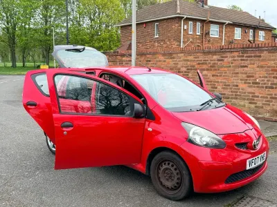 Used Toyota Aygo 67 HP (49 kW) 2007 Red Hatchback