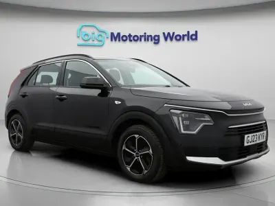 Usado Kia Niro 139 HP (102 kW) 2023 Preto SUV