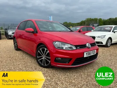Begagnad VW Golf VII R-line 2016 Röd Halvkombi