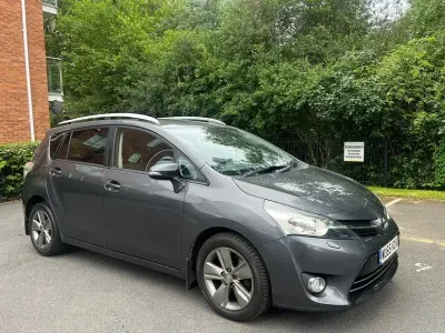 Used Toyota Verso 112 HP (82 kW) 2015 Grey MPV