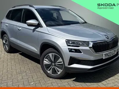 Usado Skoda Karoq SE Drive 110 CV (80 kW) 2023 Plateado SUV